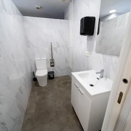 Be Happy - En El Centro De 旅馆 *