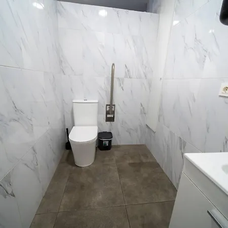 Be Happy - En El Centro De * Nerja