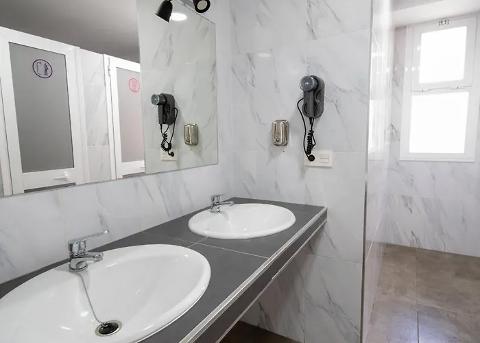 Be Happy - En El Centro De Нерха