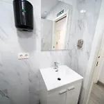 Hostal Be Happy - En El Centro De Nerja