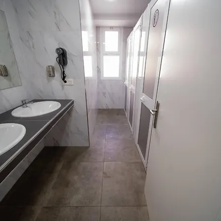 Hostel Be Happy - En El Centro De *