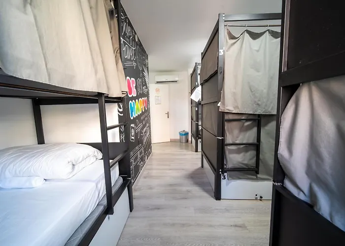 Hostel Be Happy - En El Centro De Nerja