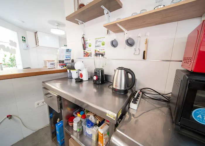 Be Happy - En El Centro De Albergue Nerja