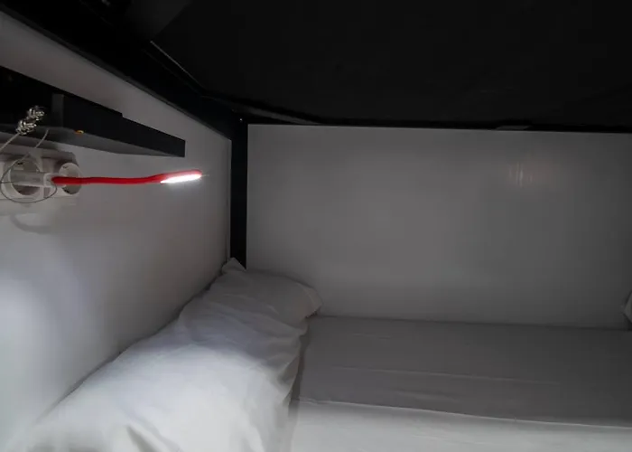 Be Happy - En El Centro De Hostal